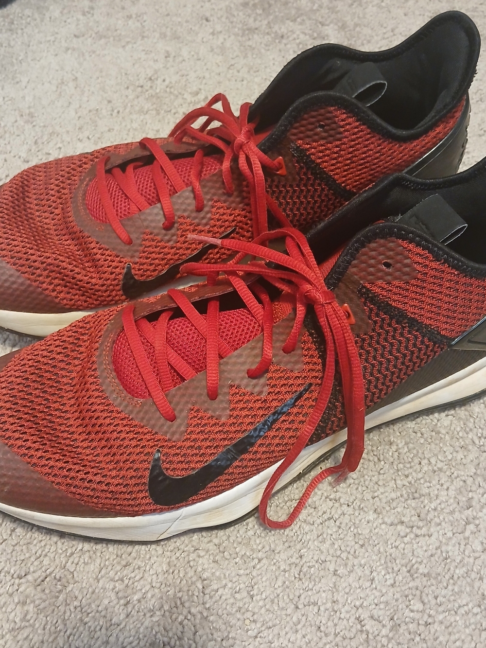 Nike LeBron Witness 4 basketball Red and Black Lightweight Sz 15 Running Shoes